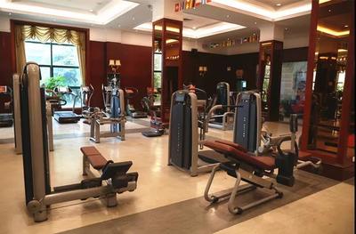 舌尖上的泰式盛宴与赛场上的星光 康体设备下的双重享受